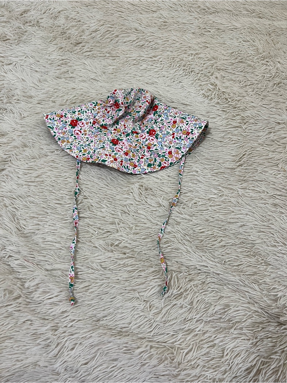 BAGGU  Floral Sun Hat - White with Red, Pink, Green & Blue Accents - Picture 2 of 2